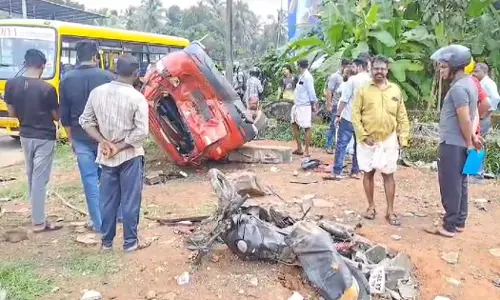Car collides with bike and bus in Pantavoor, Changaramkulam, Malappuram; Two people were injured