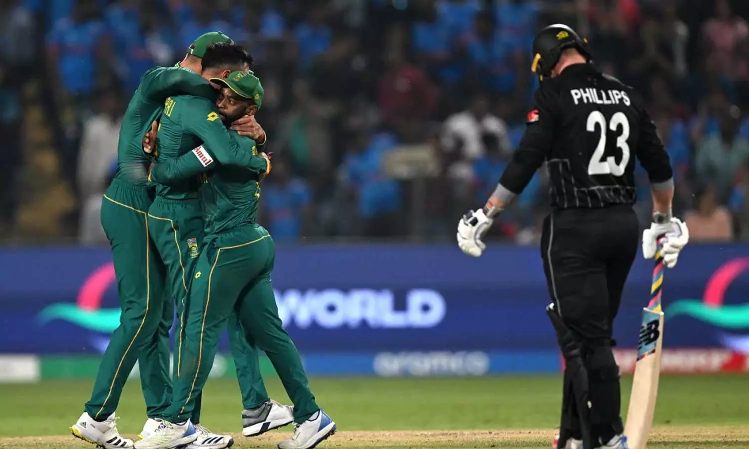 കിവികളെ പറപ്പിച്ചു; ദക്ഷിണാഫ്രിക്കക്ക് കൂറ്റൻ ജയം കിവികളെ പറപ്പിച്ചു; ദക്ഷിണാഫ്രിക്കക്ക് കൂറ്റൻ ജയം