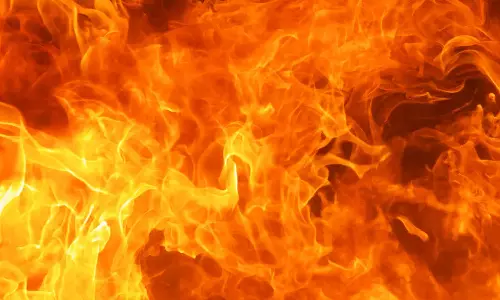 Palakkad cinema theater caught fire, chembakassery cinemas, theater, latest malayalam news, പാലക്കാട് സിനിമാ തിയേറ്ററിന് തീപിടിച്ചു, ചെമ്പകശ്ശേരി സിനിമാസ്, തിയേറ്റർ, ഏറ്റവും പുതിയ മലയാളം വാർത്ത