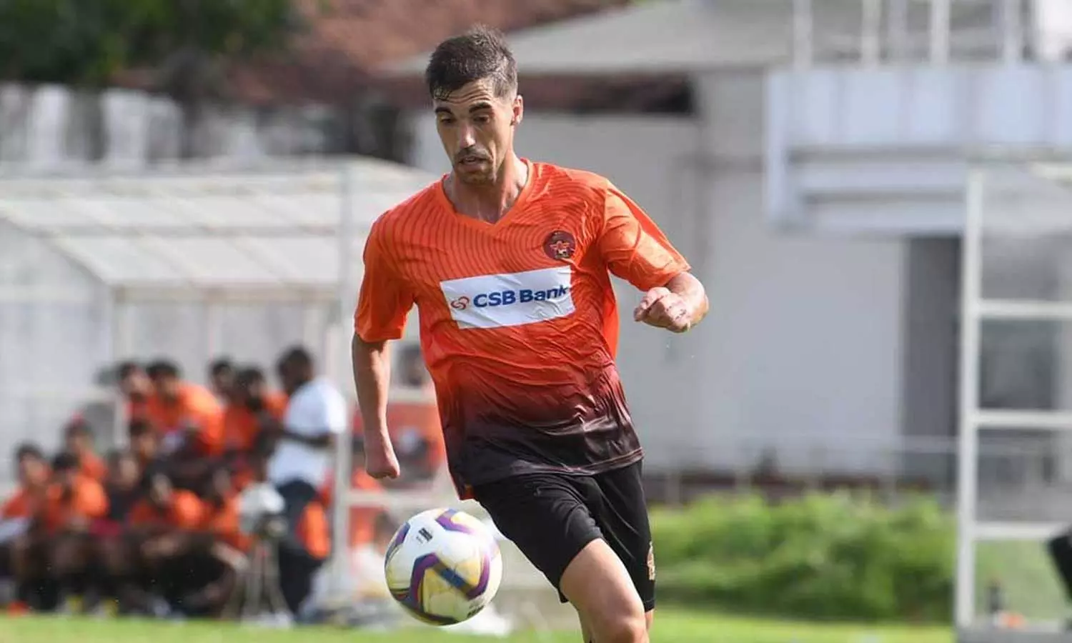 കൈപ്പത്തിയെന്തിന് കാല്‍പ്പന്തു തട്ടാന്‍; അലക്സ് സാഞ്ചസിന്‍റെ അത്ഭുതപ്പെടുത്തുന്ന ജീവിത കഥ