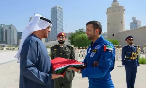 യുഎഇ പതാകദിനം ആചരിച്ചു;   മുഴുവൻ കേന്ദ്രങ്ങളിലും പതാക ഉയർത്തി