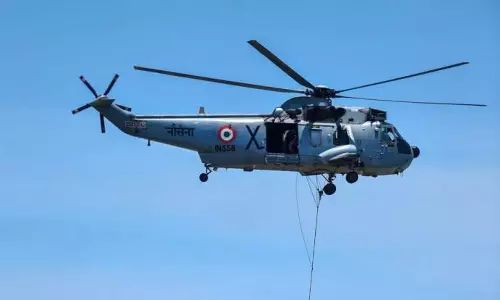 കൊച്ചി നാവികസേന ആസ്ഥാനത്ത് ഹെലികോപ്റ്റർ അപകടം; ഒരാൾ മരിച്ചു