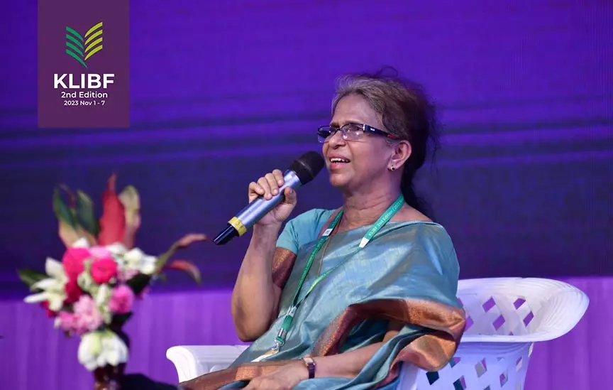 പറയാനുള്ളതിന്റെ അളവ് കൂടുന്നതനുസരിച്ച് സാഹിത്യകാരന്മാര് കളം മാറുന്നു - ഡോ. ഖദീജാ മുംതാസ് പറയാനുള്ളതിന്റെ അളവ് കൂടുന്നതനുസരിച്ച് സാഹിത്യകാരന്മാര് കളം മാറുന്നു - ഡോ. ഖദീജാ മുംതാസ്