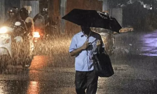 സംസ്ഥാനത്ത് അഞ്ച് ദിവസം ശക്തമായ മഴ; ഇന്ന് മൂന്ന് ജില്ലകളില് ഓറഞ്ച് അലര്ട്ട് സംസ്ഥാനത്ത് അഞ്ച് ദിവസം ശക്തമായ മഴ; ഇന്ന് മൂന്ന് ജില്ലകളില് ഓറഞ്ച് അലര്ട്ട്