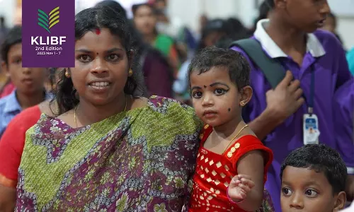 പുസ്തകങ്ങളുടെ മഹോത്സവം : മൂന്നുനാള് കൂടി; പുസ്തകമേളക്ക് വന് തിരക്ക് പുസ്തകങ്ങളുടെ മഹോത്സവം : മൂന്നുനാള് കൂടി; പുസ്തകമേളക്ക് വന് തിരക്ക്