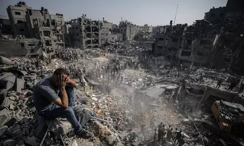 ഒരു മാസം, ഗസ്സയിൽ തീതുപ്പി ഇസ്രായേൽ ബോംബർ വിമാനങ്ങൾ; വഴിമുട്ടി മധ്യസ്ഥ ചർച്ചകൾ, ലോകത്തുടനീളം പ്രതിഷേധം