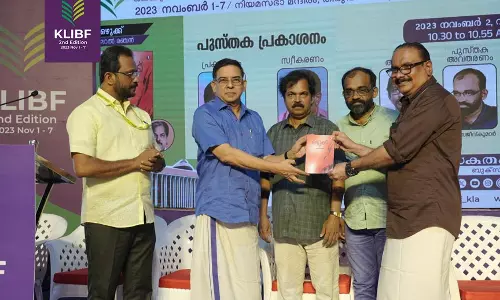 ഒഴുക്ക്   പ്രഭാ വര്‍മ്മ പ്രകാശനം ചെയ്തു.