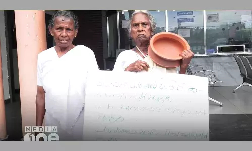 Did not receive welfare pension Protest by begging
