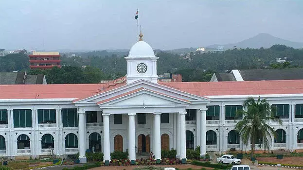 സാമ്പത്തിക പ്രതിസന്ധി അതിരൂക്ഷം; സംസ്ഥാനത്ത് നിയന്ത്രണങ്ങൾ ഒരു വർഷം കൂടി തുടരും സാമ്പത്തിക പ്രതിസന്ധി അതിരൂക്ഷം; സംസ്ഥാനത്ത് നിയന്ത്രണങ്ങൾ ഒരു വർഷം കൂടി തുടരും