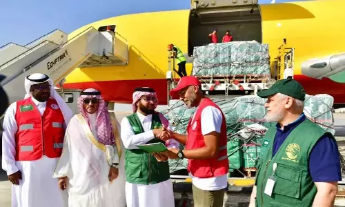 ഗസ്സക്ക് സൗദിയുടെ സഹായം; ദുരിതാശ്വാസ സാമഗ്രികളുമായി ആദ്യ വിമാനം ഈജിപ്തിലെത്തി