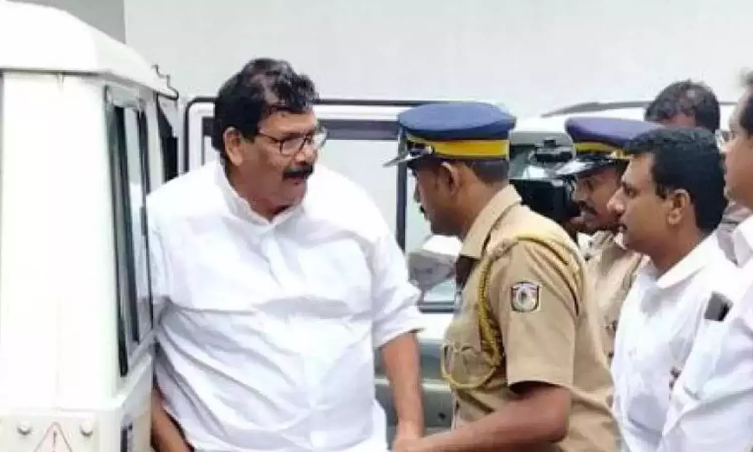 Pulpally Cooperative Bank Fraud, KK Abraham was remanded, former kppc general secratery, latest malayalm news, പുൽപ്പള്ളി സഹകരണ ബാങ്ക് തട്ടിപ്പ്, കെ കെ എബ്രഹാമിനെ റിമാൻഡ് ചെയ്തു, മുൻ കെപിപിസി ജനറൽ സെക്രട്ടറി,
