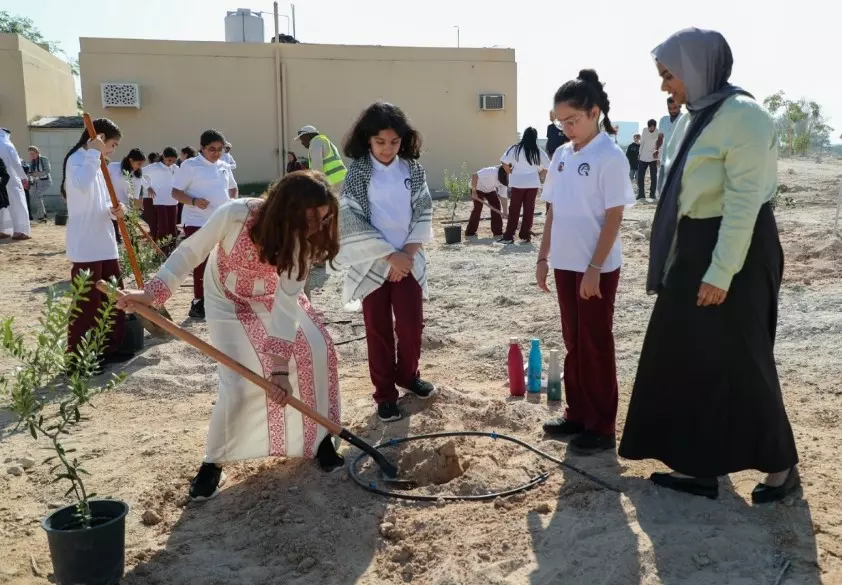 ഗസ്സയിൽ കൊല്ലപ്പെട്ട കുഞ്ഞുങ്ങൾക്കായി ഒലീവ് തോട്ടം തീർത്ത് ഖത്തറിലെ കുരുന്നുകൾ