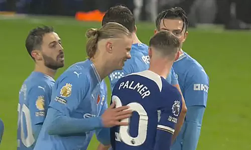 മുൻ ക്ലബ്ബിന്റെ രഹസ്യം ഒളിച്ചുകേൾക്കാൻ ചെൽസി താരം; തള്ളിമാറ്റി ഹാളണ്ട്