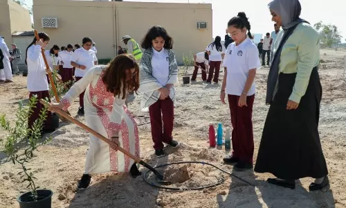 ഗസ്സയിൽ കൊല്ലപ്പെട്ട കുഞ്ഞുങ്ങൾക്കായി ഒലീവ് തോട്ടം തീർത്ത് ഖത്തറിലെ കുരുന്നുകൾ