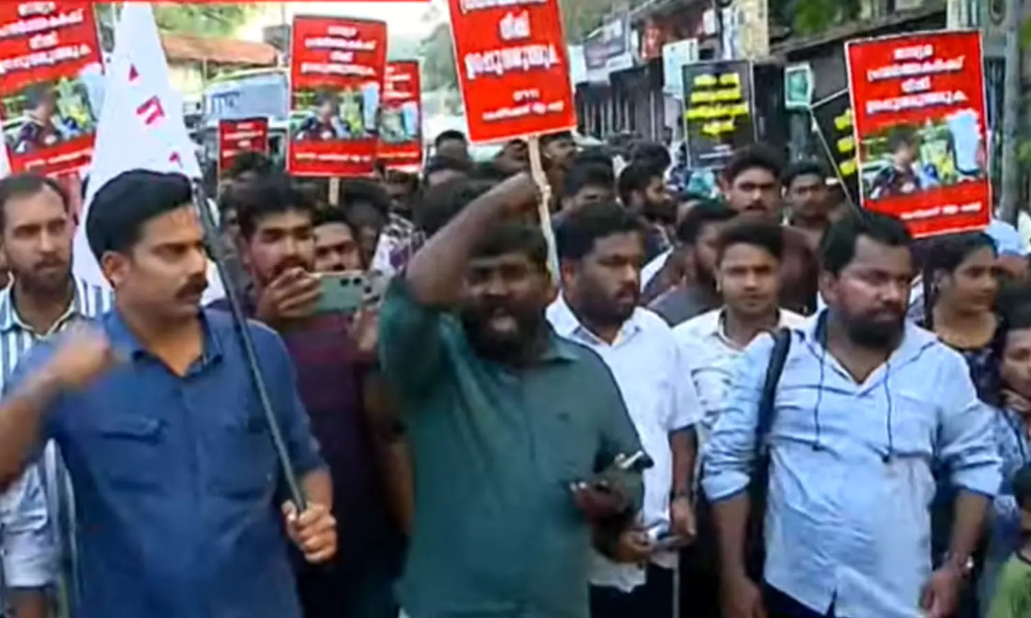 Actor Suresh Gopi is a disgrace to Kerala, DYFI protests, justice for journalists, latest malayalam news, നടൻ സുരേഷ് ഗോപി കേരളത്തിന് നാണക്കേട്, DYFI പ്രതിഷേധം, മാധ്യമപ്രവർത്തകർക്ക് നീതി, Actor Suresh Gopi is a disgrace to Kerala, DYFI protests, justice for journalists, latest malayalam news, നടൻ സുരേഷ് ഗോപി കേരളത്തിന് നാണക്കേട്, DYFI പ്രതിഷേധം, മാധ്യമപ്രവർത്തകർക്ക് നീതി,