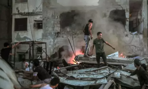 Israeli airstrikes on gas station and mosque in Gaza: Nine people killed Israeli airstrikes on gas station and mosque in Gaza: Nine people killed