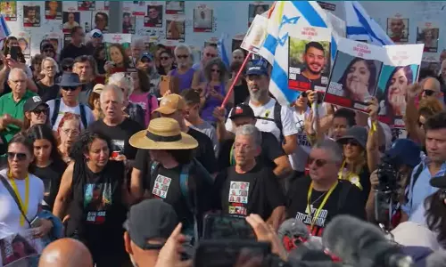 ബന്ദികളെ മോചിപ്പിക്കാൻ ഇടപെടണം; ഇസ്രായേലിൽ നെതന്യാഹുവിന്റെ ഓഫീസിലേക്ക് ലോങ് മാർച്ച്