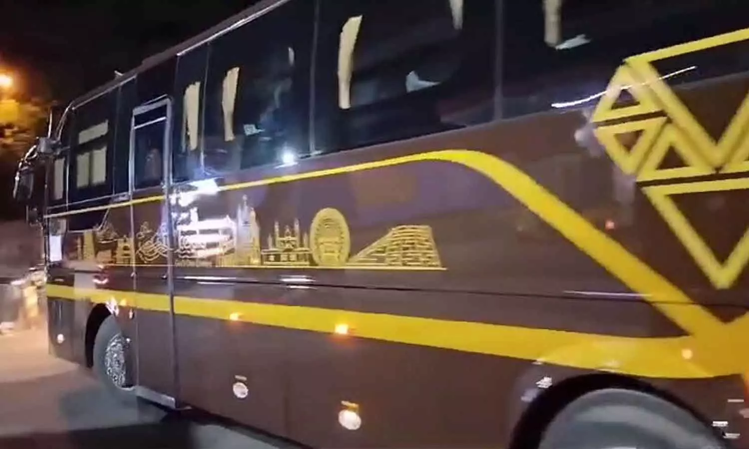 The Chief Minister said that the travel of the Chief Minister and the ministers in a luxury bus is a false propaganda The Chief Minister said that the travel of the Chief Minister and the ministers in a luxury bus is a false propaganda