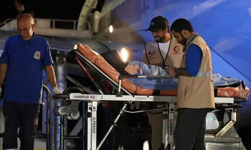 The first flight arrived in Abu Dhabi with 15 injured Palestinian children, Malayalam world news