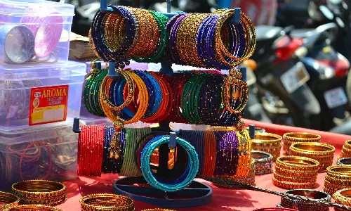 bracelet, Husband brutally beat his wife, bangles, latest malayalam news, ബ്രേസ്ലെറ്റ്, ഭർത്താവ് ഭാര്യയെ ക്രൂരമായി മർദ്ദിച്ചു, വളകൾ, ഏറ്റവും പുതിയ മലയാളം വാർത്ത