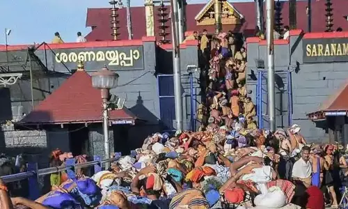 പമ്പയില്‍ കെട്ടുനിറക്കാന്‍ അവസരം; സൗകര്യം പ്രയോജനപ്പെടുത്തുന്നത് നൂറുകണക്കിന് ഭക്തർ