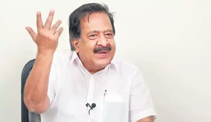 മുഖ്യമന്ത്രിയേയും മന്ത്രിമാരേയും കാഴ്ചബംഗ്ലാവിൽവെച്ചാൽ ആള് കൂടും; നവകേരള സദസ്സ് പരാജയമെന്ന് രമേശ് ചെന്നിത്തല