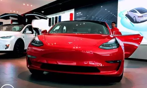 മസ്കിന് മനംമാറ്റം; ആദ്യ പരസ്യവുമായി ടെസ്‍ല