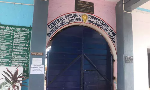 Complaint that jail officials poured hot water on prisoner in Poojapura