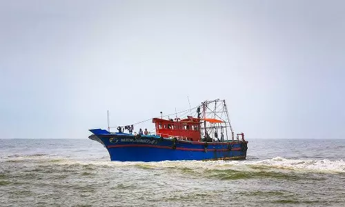 British Navy returns arrested indian fishermen British Navy returns arrested indian fishermen