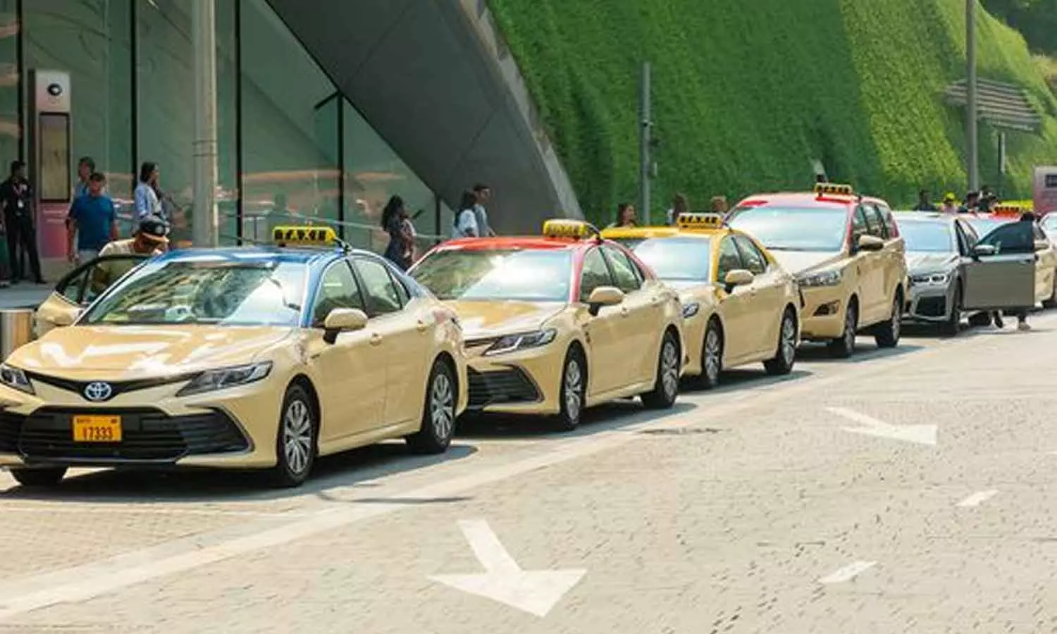 300 more taxi cars will soon be in service in Dubai