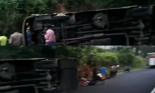 Sabarimala pilgrims bus overturns in Pathanamthitta Seven people injured