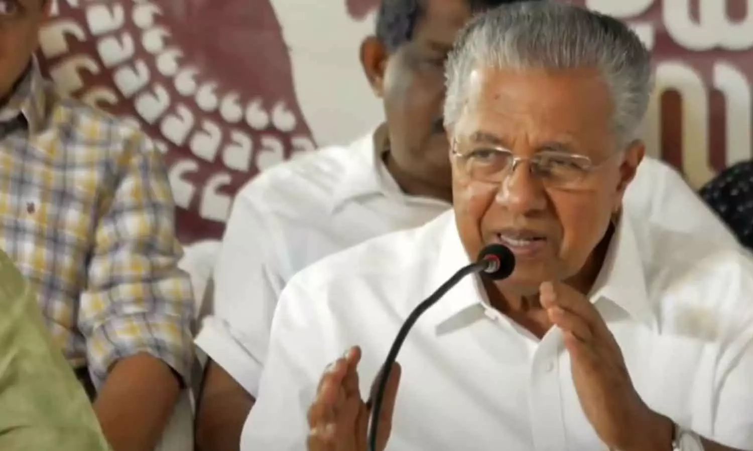 ഭിന്നശേഷി സംവരണം നടപ്പാക്കുമ്പോൾ മുസ്ലിം വിഭാഗത്തിനുണ്ടാകുന്ന നഷ്ടം പരിശോധിക്കുമെന്ന് മുഖ്യമന്ത്രി ഭിന്നശേഷി സംവരണം നടപ്പാക്കുമ്പോൾ മുസ്ലിം വിഭാഗത്തിനുണ്ടാകുന്ന നഷ്ടം പരിശോധിക്കുമെന്ന് മുഖ്യമന്ത്രി