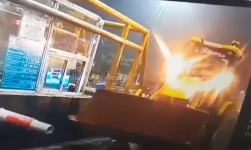 JCB stolen from Palakkad; CCTV footage,JCB stolen,Palakkad news,latest malayalam news,പാലക്കാട്ട് നിര്‍ത്തിയിട്ട ജെ.സി.ബി മോഷ്ടിച്ചു,  സി.സി.ടി.വി ദൃശ്യങ്ങള്‍ പുറത്ത്,ജെ.സി.ബി മോഷണം,