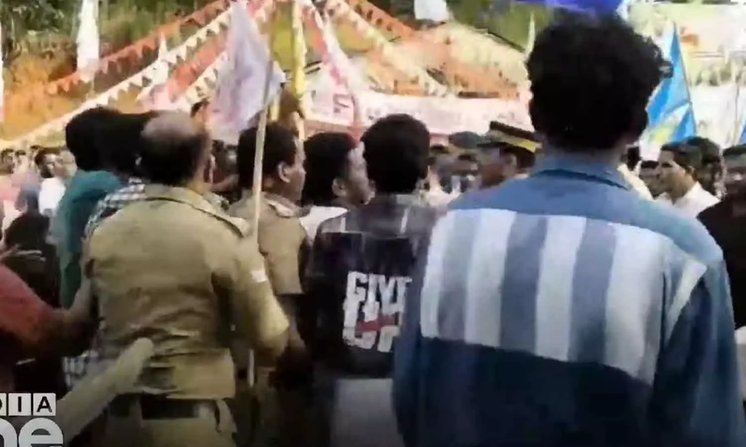 Clash between SFI KSU activists at Peringamala Iqbal College, Thiruvananthapuram Clash between SFI KSU activists at Peringamala Iqbal College, Thiruvananthapuram