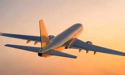 Nedumbassery airport, trying to open the emergency door,emergency door plane, Nedumbassery arrest,latest malayalam news, വിമാനത്തിന്റെ എമർജൻസി വാതിൽ തുറക്കാൻ ശ്രമിച്ചു,നെടുമ്പാശ്ശേരി