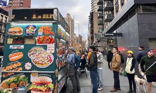 Halal restaurant in New York is crowded