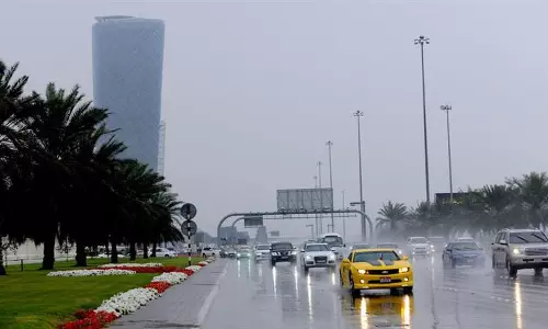 കുവൈത്തില്‍ മഴ തുടരുമെന്ന് കാലാവസ്ഥാ കേന്ദ്രം അറിയിച്ചു.