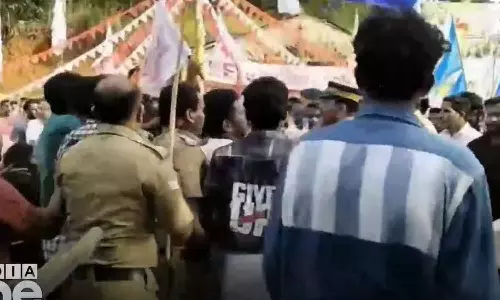 Clash between SFI KSU activists at Peringamala Iqbal College, Thiruvananthapuram