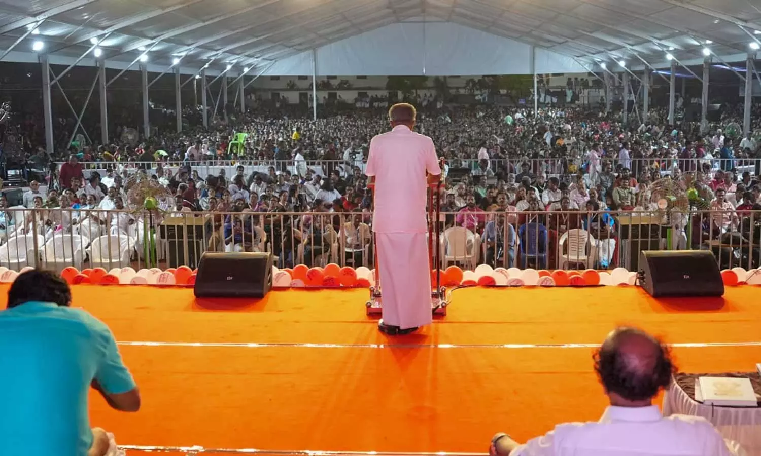 കോഴിക്കോട്ട് ഇന്ന് നവകേരള സദസിന്റെ രണ്ടാം ദിനം; അഞ്ചു നിയമസഭാ മണ്ഡലങ്ങളിലെ പര്യടനം പൂർത്തിയാക്കും കോഴിക്കോട്ട് ഇന്ന് നവകേരള സദസിന്റെ രണ്ടാം ദിനം; അഞ്ചു നിയമസഭാ മണ്ഡലങ്ങളിലെ പര്യടനം പൂർത്തിയാക്കും