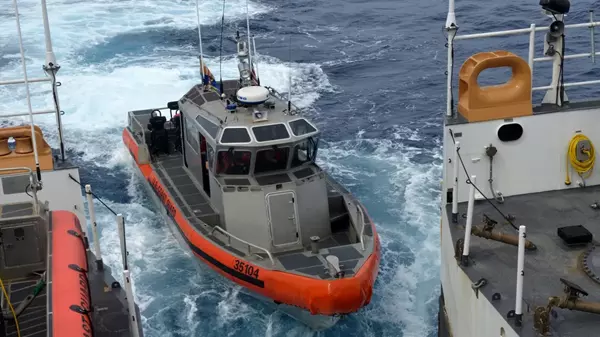 തദ്ദേശീയ ഫാസ്റ്റ് ഇന്റര്സെപ്റ്റര് ബോട്ട് ആഭ്യന്തര മന്ത്രി കമ്മീഷന് ചെയ്തു തദ്ദേശീയ ഫാസ്റ്റ് ഇന്റര്സെപ്റ്റര് ബോട്ട് ആഭ്യന്തര മന്ത്രി കമ്മീഷന് ചെയ്തു