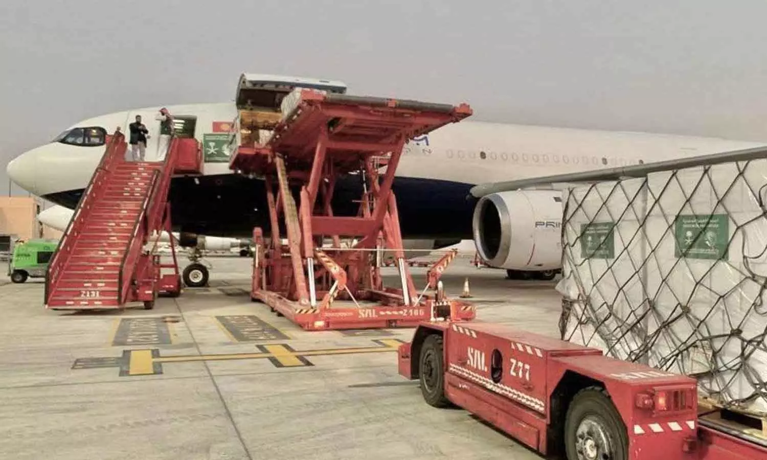 സൗദിഅറേബ്യ ഗസ്സക്കായി കടൽമാർഗം അയച്ച സഹായ വസ്തുക്കൾ ഈജിപ്തിലെത്തി സൗദിഅറേബ്യ ഗസ്സക്കായി കടൽമാർഗം അയച്ച സഹായ വസ്തുക്കൾ ഈജിപ്തിലെത്തി