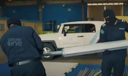 ജിദ്ദ തുറമുഖത്ത് വൻ ലഹരിവേട്ട; നാല് ലക്ഷത്തിലധികം ലഹരി ഗുളികകൾ പിടികൂടി ജിദ്ദ തുറമുഖത്ത് വൻ ലഹരിവേട്ട; നാല് ലക്ഷത്തിലധികം ലഹരി ഗുളികകൾ പിടികൂടി