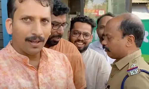 Youth league activists taken into custody related to black flag protest