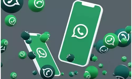 Now you can see the status and last scene in the chat window..; WhatsApp with a new test