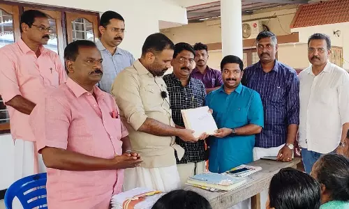 ഐഒസി സലാല നിർധനരായ പത്ത് കുടുംബങ്ങൾക്ക് സഹായം നൽകി