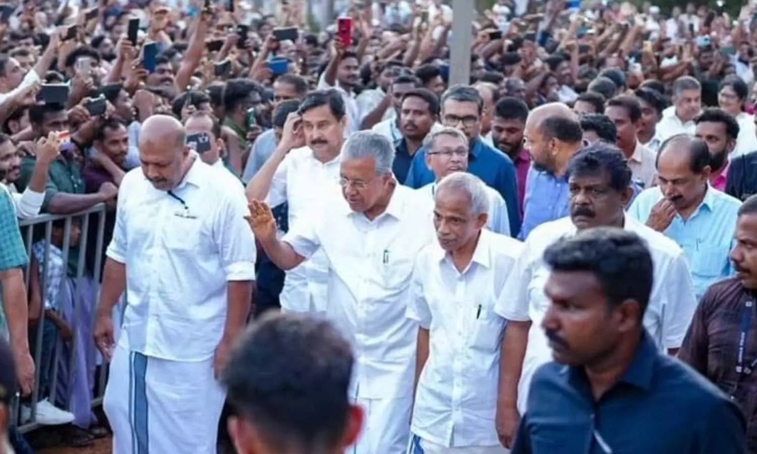 അധ്യാപകർ നവകേരള സദസ്സിന്റെ വിളംബരഘോഷയാത്രയില് പങ്കെടുക്കണം; ഉത്തരവിറക്കി പഞ്ചായത്ത് അധ്യാപകർ നവകേരള സദസ്സിന്റെ വിളംബരഘോഷയാത്രയില് പങ്കെടുക്കണം; ഉത്തരവിറക്കി പഞ്ചായത്ത്