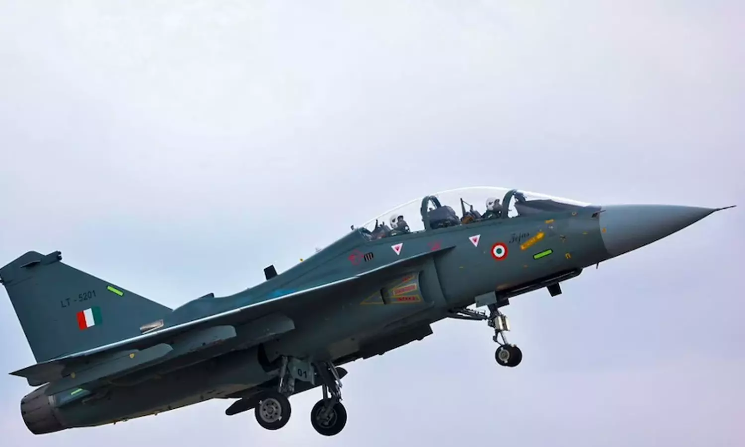 രാജ്യത്തിന് കൂടുതൽ യുദ്ധവിമാനങ്ങൾ വാങ്ങാൻ അനുമതി; തേജസ് എൽസിഎ വാങ്ങാൻ 65,000 കോടി രൂപ വകയിരുത്തി രാജ്യത്തിന് കൂടുതൽ യുദ്ധവിമാനങ്ങൾ വാങ്ങാൻ അനുമതി; തേജസ് എൽസിഎ വാങ്ങാൻ 65,000 കോടി രൂപ വകയിരുത്തി