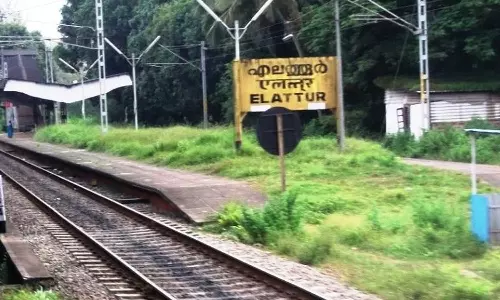 കോഴിക്കോട് എലത്തൂരിൽ യുവാവ് ട്രെയിൻ തട്ടി മരിച്ചു കോഴിക്കോട് എലത്തൂരിൽ യുവാവ് ട്രെയിൻ തട്ടി മരിച്ചു