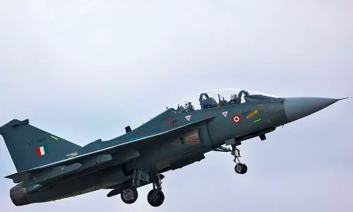 രാജ്യത്തിന് കൂടുതൽ യുദ്ധവിമാനങ്ങൾ വാങ്ങാൻ അനുമതി; തേജസ് എൽസിഎ വാങ്ങാൻ 65,000 കോടി രൂപ വകയിരുത്തി രാജ്യത്തിന് കൂടുതൽ യുദ്ധവിമാനങ്ങൾ വാങ്ങാൻ അനുമതി; തേജസ് എൽസിഎ വാങ്ങാൻ 65,000 കോടി രൂപ വകയിരുത്തി