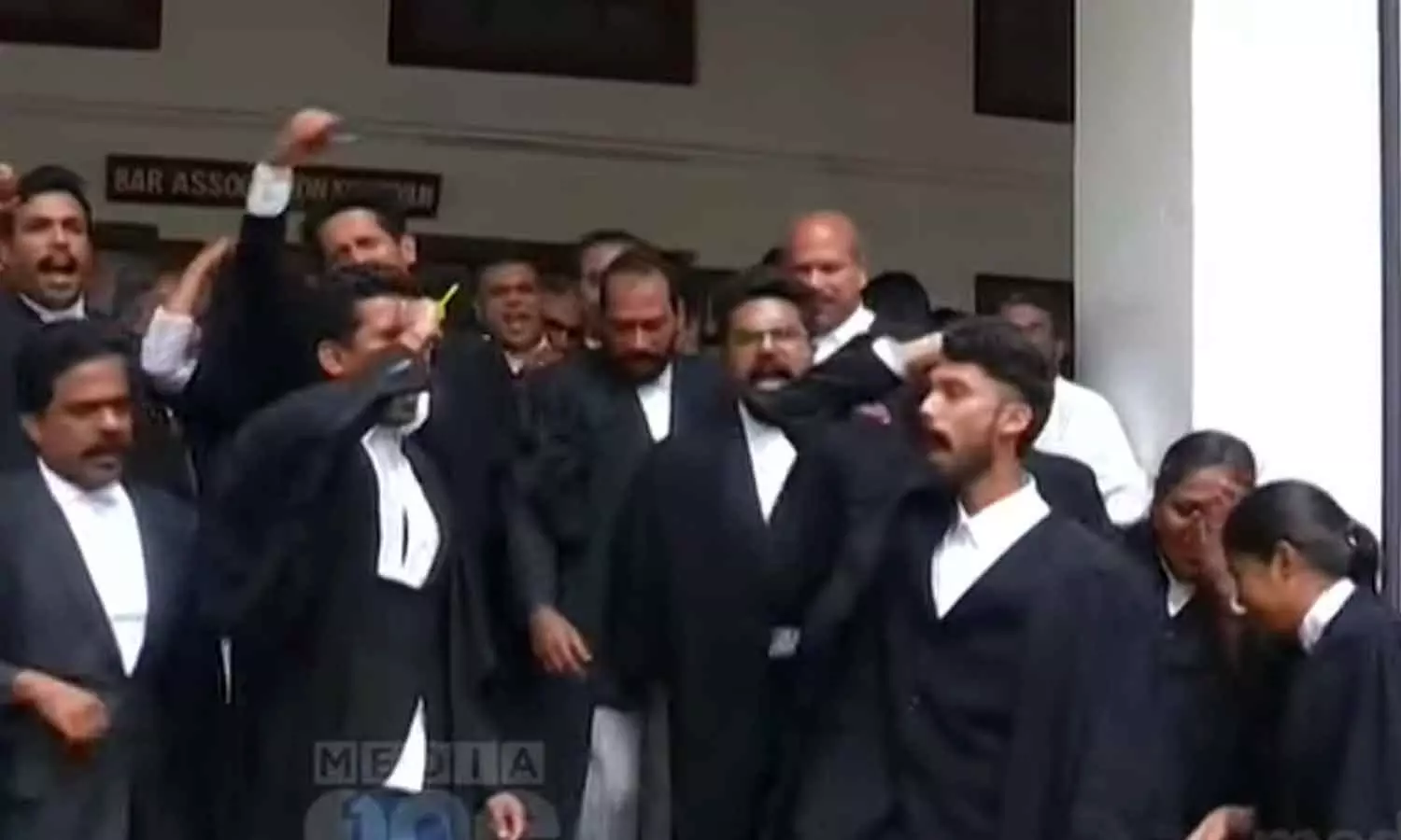 The High Court took action in the case of indecency during the protest against Kottayam CJM The High Court took action in the case of indecency during the protest against Kottayam CJM